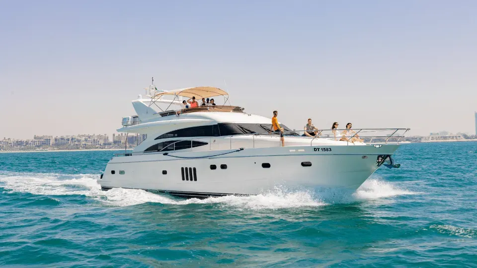 3 Hour Yacht Tour in Dubai Marina with Breakfast or BBQ - Image 1