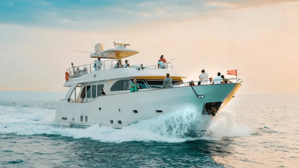 Dubai Marina 1 Hour Yacht Tour - Image 1